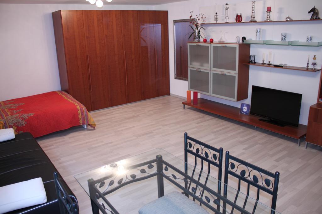 Studio 1 1/2 Contone Exteriér fotografie